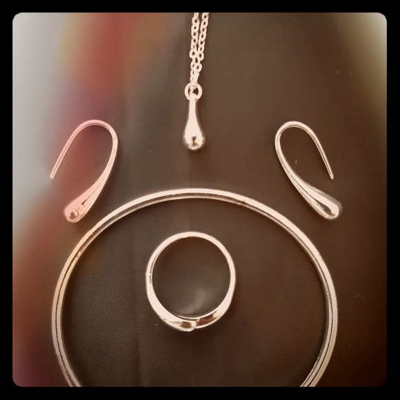 4 piece set - Picture 1 of 1